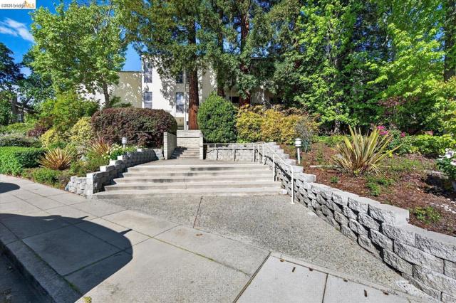 Image 17 of 22 For 1305 Boulevard Way  Apt 303