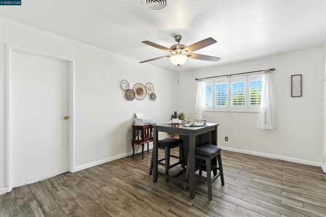 1201 Valle Vista Ave, Vallejo CA: https://media.crmls.org/mediaz/d8f3b998-a510-48eb-9d67-03aa2d14c982.jpg