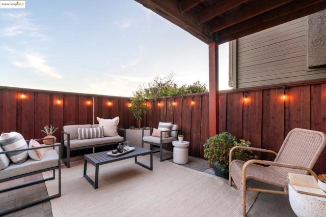 4353 Terrabella Way, Oakland CA: https://media.crmls.org/mediaz/d8f3d520-5c86-4419-b438-29feb97c96f3.jpg