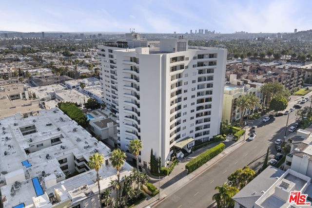 7250 Franklin Avenue, Los Angeles CA: https://media.crmls.org/mediaz/d8f42a34-3374-402a-8720-1ef280df2074.jpg