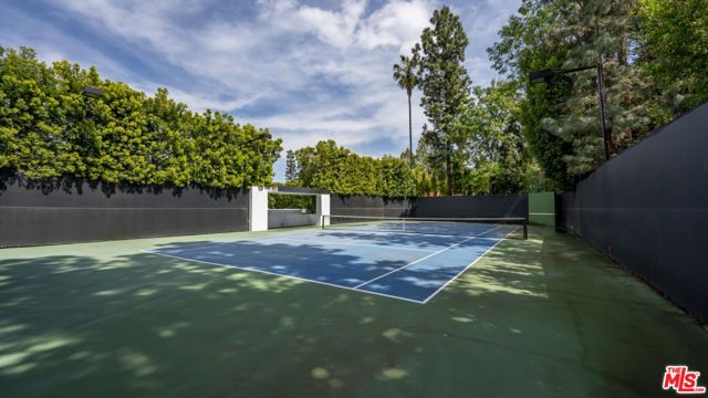 16032 VALLEY VISTA Boulevard, Encino CA: https://media.crmls.org/mediaz/d8f4fadf-5b7d-4da2-8c88-2dcd2aca4f8c.jpg