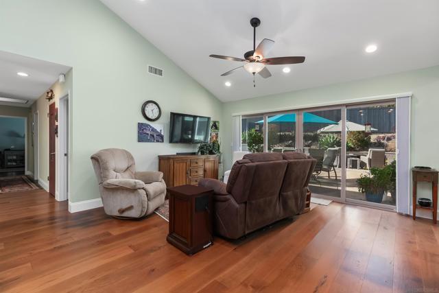 4044 Via del Conquistador, San Diego CA: https://media.crmls.org/mediaz/d8f59845-2680-414c-af7a-c5eab3cdb109.jpg