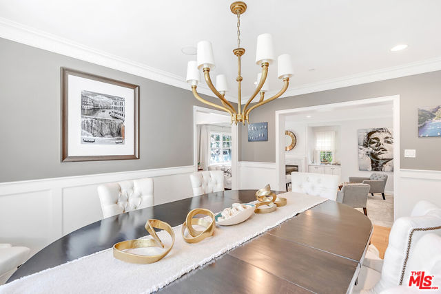 328 El Camino Drive, Beverly Hills CA: https://media.crmls.org/mediaz/d8f59f93-4ad5-4441-92c1-21c8348cff27.jpg