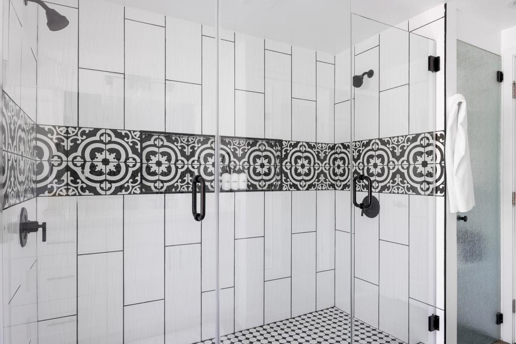 https://media.crmls.org/mediaz/d8f5f033-f4df-42c7-9a92-5d2d2634c203.jpg?preset=X-Large