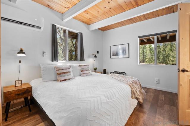43734 Yosemite Drive, Big Bear CA: https://media.crmls.org/mediaz/d8f68684-2ffc-42bb-94f3-0aa3e6a408e7.jpg