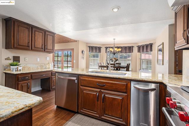 15 Madeira Ct, Oakley CA: https://media.crmls.org/mediaz/d8f6c54d-3c82-43da-a5eb-8292d52d1a62.jpg