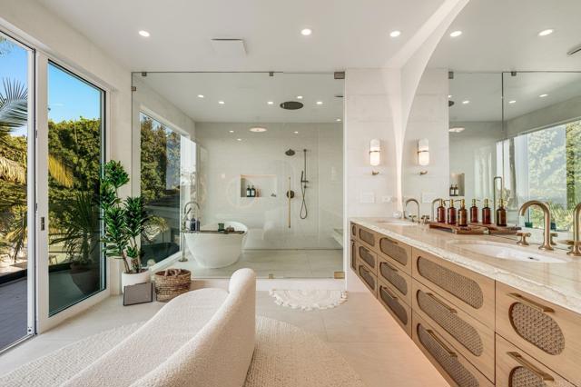 Detail Gallery Image 72 of 75 For 1904 via Casa Alta, La Jolla,  CA 92037 - 7 Beds | 7/2 Baths