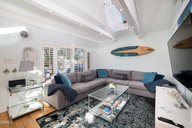 Detail Gallery Image 5 of 37 For 214 Pearl St, Redondo Beach,  CA 90277 - 2 Beds | 2 Baths