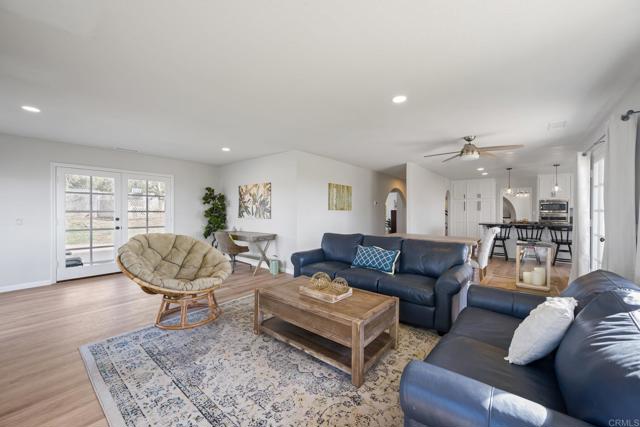 Detail Gallery Image 9 of 61 For 330 Skyline, Vista,  CA 92084 - 5 Beds | 4 Baths