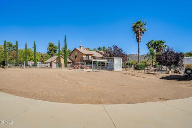 35135 Caprock Road, Santa Clarita CA: https://media.crmls.org/mediaz/d8f7f4bb-acda-4368-b113-7d4b7f25d366.jpg