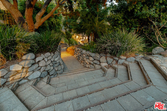 3105 Ledgewood Drive, Los Angeles CA: https://media.crmls.org/mediaz/d8f8437f-2f88-4b89-9494-95f7b26c029c.jpg