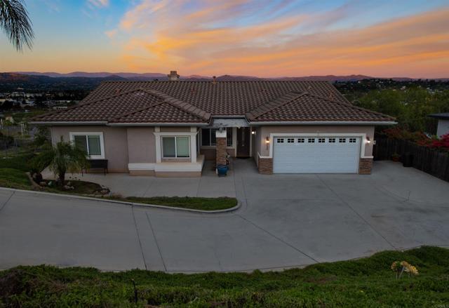 Detail Gallery Image 2 of 29 For 120 N Upas, Escondido,  CA 92025 - 4 Beds | 2/1 Baths