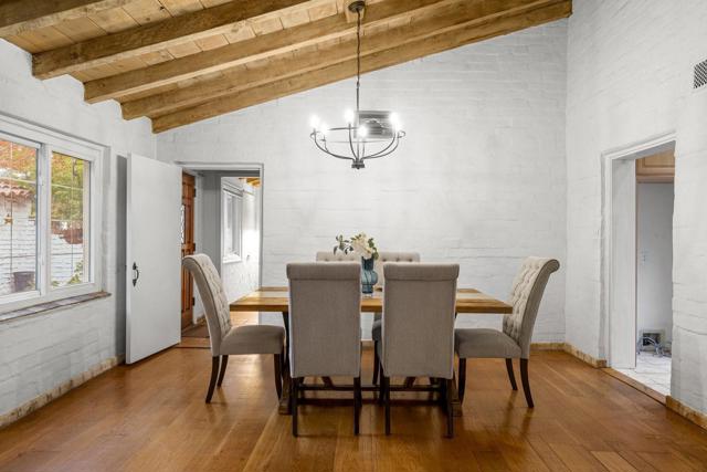 3691 Laguna Avenue, Palo Alto CA: https://media.crmls.org/mediaz/d8f944fd-1488-451d-8163-e3dcea56d471.jpg