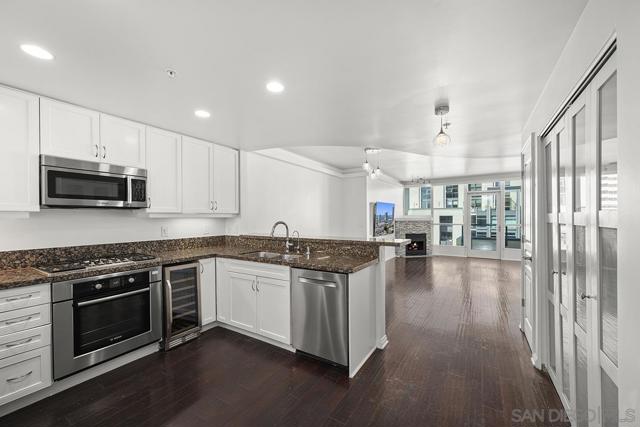555 Front Street, San Diego CA: https://media.crmls.org/mediaz/d8f9c425-42ef-4567-a925-a5290d04eec8.jpg