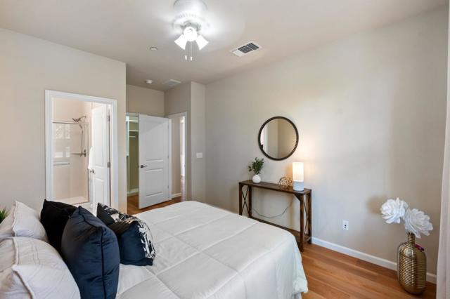 Image 23 of 62 For 32210 Regents Boulevard