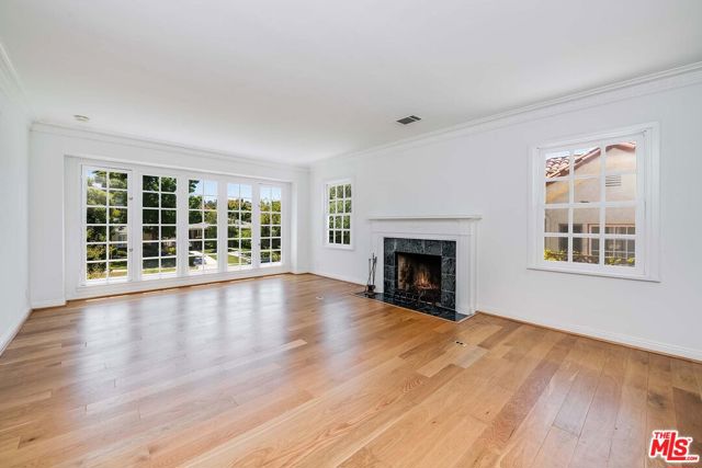 10311 Ilona Avenue, Los Angeles CA: https://media.crmls.org/mediaz/d8f9d6d5-d327-4d24-9582-65a1032efd90.jpg