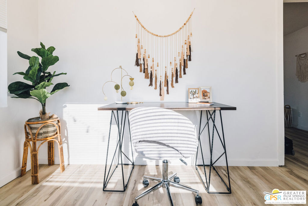 https://media.crmls.org/mediaz/d8f9efd9-0d29-452e-8947-8a804b9b3c95.jpg?preset=X-Large