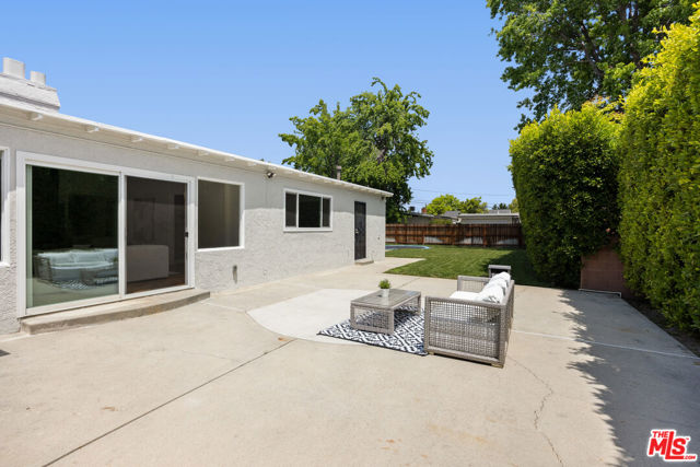 5432 Fulton Avenue, Sherman Oaks CA: https://media.crmls.org/mediaz/d8f9fb19-1de8-43c1-ad01-83be3f2cd927.jpg
