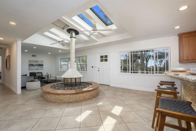 Detail Gallery Image 12 of 59 For 5861 College Ave, San Diego,  CA 92120 - 3 Beds | 2 Baths