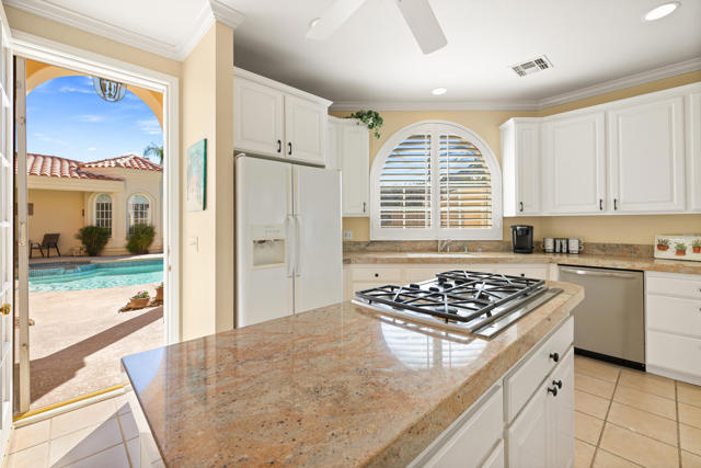 77312 Coyote Creek Path, Indian Wells CA: https://media.crmls.org/mediaz/d8fad538-f311-4fd8-b350-499e2ce7e337.jpg