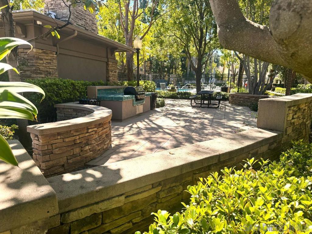 https://media.crmls.org/mediaz/d8fad552-93d6-4997-a18f-9d2e92b31b93.jpg?preset=X-Large