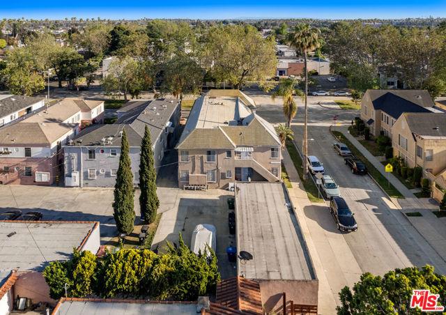 4196 5th Avenue, Los Angeles CA: https://media.crmls.org/mediaz/d8fc78f8-1f0d-4793-ae00-eecab38331bb.jpg