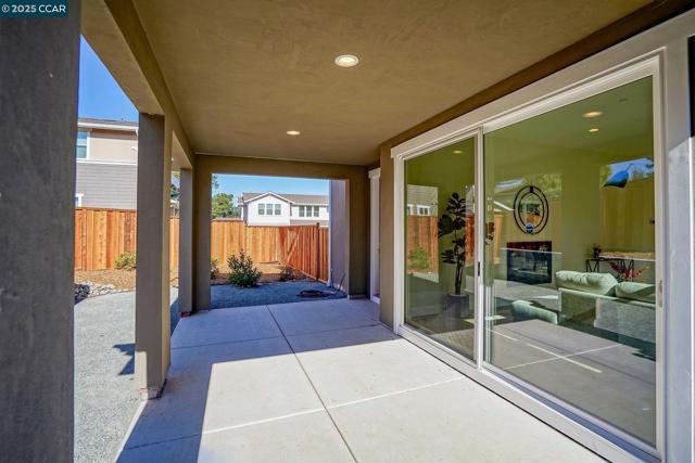 207 Valley View Pl, El Sobrante CA: https://media.crmls.org/mediaz/d8fd2729-8e16-4b04-aef4-d319099a389c.jpg