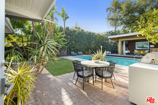 12815 Sarah Street, Studio City CA: https://media.crmls.org/mediaz/d8fd8705-08c6-472a-8145-7081eb131d3a.jpg