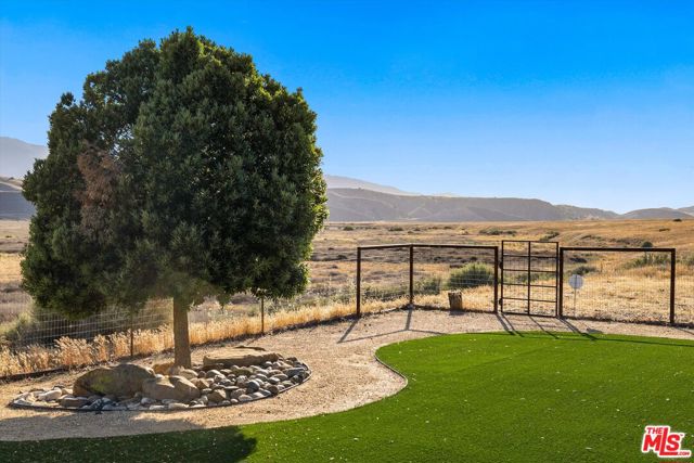13750 Cuyama Highway, Cuyama CA: https://media.crmls.org/mediaz/d8fdee88-ad69-4f46-8bf2-11c46fcbf970.jpg