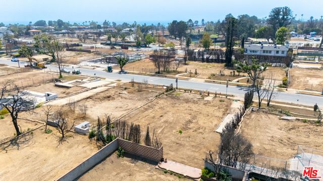 856 Toyopa Drive, Pacific Palisades CA: https://media.crmls.org/mediaz/d8fe6549-c4f9-46b9-b7b1-5203e7360e55.jpg