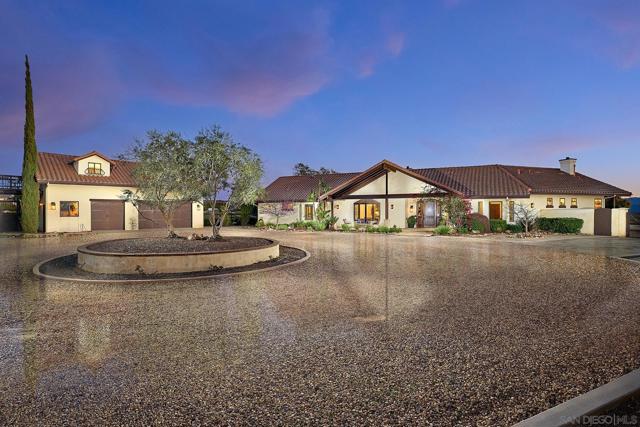 38408 Mesa Rd, Temecula CA: https://media.crmls.org/mediaz/d8fe81a2-20dc-4c79-bd80-bf7e7cbad5cd.jpg