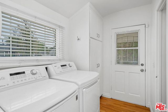 8131 Paso Robles Avenue, Lake Balboa CA: https://media.crmls.org/mediaz/d8ff487f-884b-419b-b352-f0aef8056e6a.jpg