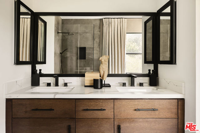 4967 Llano Drive, Woodland Hills CA: https://media.crmls.org/mediaz/d8ff8ad1-130d-41ed-97ab-ca9c87e96985.jpg