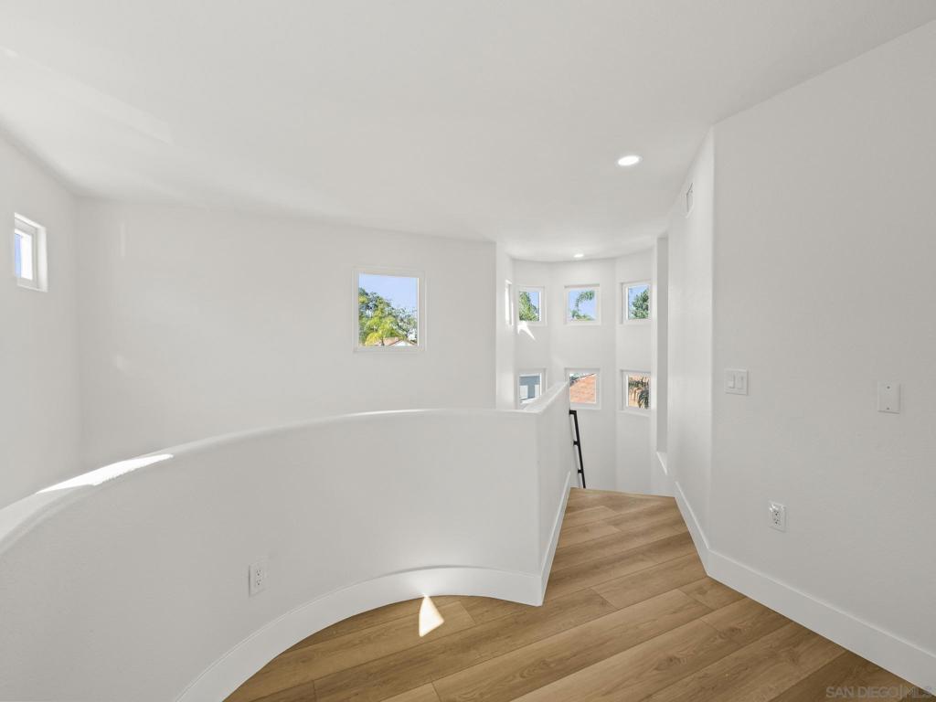 MLS #250043606SD image #30