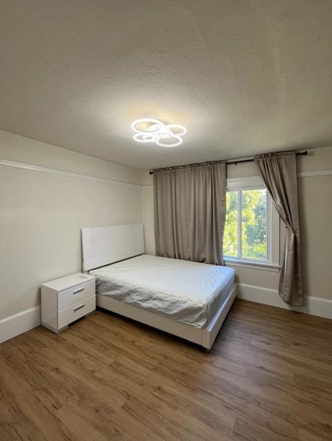 459 Flood Avenue, San Francisco CA: https://media.crmls.org/mediaz/d8ffc545-d6e1-4f5d-b91d-bbea2ec79e71.jpg