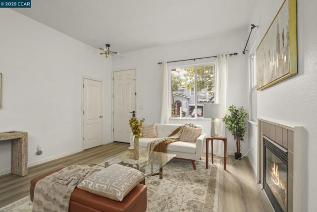 1162 Waverly Cir, Hercules CA: https://media.crmls.org/mediaz/d900012e-9eae-49ed-923e-c730604ab249.jpg
