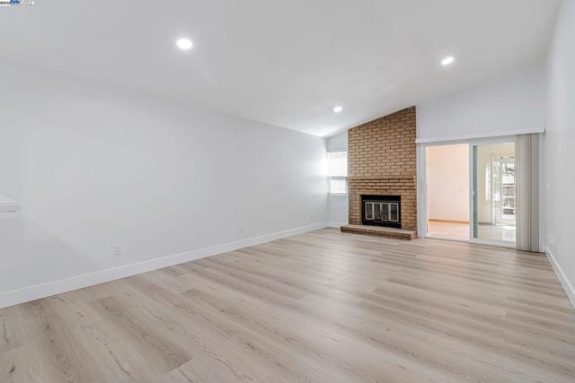 1290 Canterbury, Hercules CA: https://media.crmls.org/mediaz/d9000be7-8015-45af-bf2d-8e3d0cc94a28.jpg