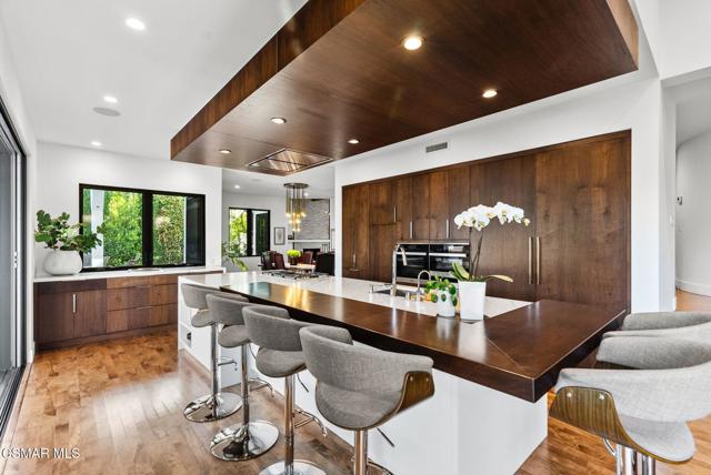 31460 Glenbridge Road, Westlake Village CA: https://media.crmls.org/mediaz/d900beed-ed64-4d5d-8ceb-0e0fc52c82d7.jpg