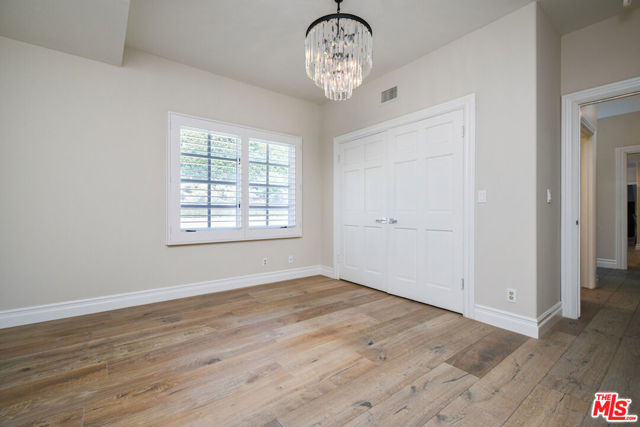 5449 S Rim Street, Thousand Oaks CA: https://media.crmls.org/mediaz/d901098d-a812-44b0-b676-676a4c775cf8.jpg