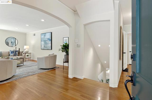 2773 Argyle Street, Oakland CA: https://media.crmls.org/mediaz/d9015d94-d38b-4b37-ae3b-169e43ab1602.jpg