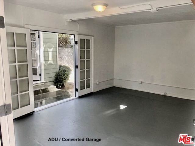 421 Grand Boulevard, Venice CA: https://media.crmls.org/mediaz/d9018fb1-2917-42c6-bdf2-2fda15e1e2c3.jpg