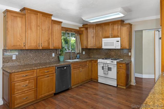 1140 Cloverleaf Dr, El Cajon CA: https://media.crmls.org/mediaz/d9019fa5-2e42-4ca6-bd27-7f837e9d765a.jpg