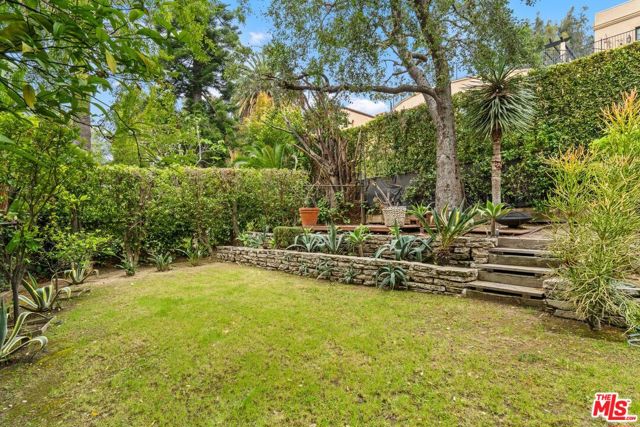 4310 Cedarhurst Circle, Los Angeles CA: https://media.crmls.org/mediaz/d9021633-e536-4c3a-9028-13951c716882.jpg