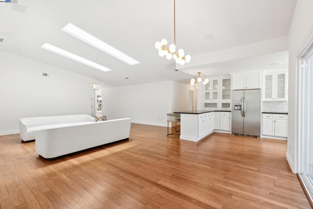 2643 Buena Vista Ave, Walnut Creek CA: https://media.crmls.org/mediaz/d902b913-fda8-422c-a78c-a5f92f24b646.jpg