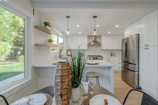 311 Foxboro Ct, San Ramon CA: https://media.crmls.org/mediaz/d903f694-ab39-4cc4-b5d9-a99eed79dda2.jpg