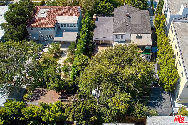 728 S Windsor Boulevard, Los Angeles CA: https://media.crmls.org/mediaz/d90455df-3e0a-416c-9538-24680c1e5292.jpg