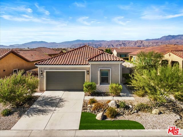 43 Zinfandel, Rancho Mirage CA: https://media.crmls.org/mediaz/d9049667-c017-4720-85b8-8ed5afa2f567.jpg