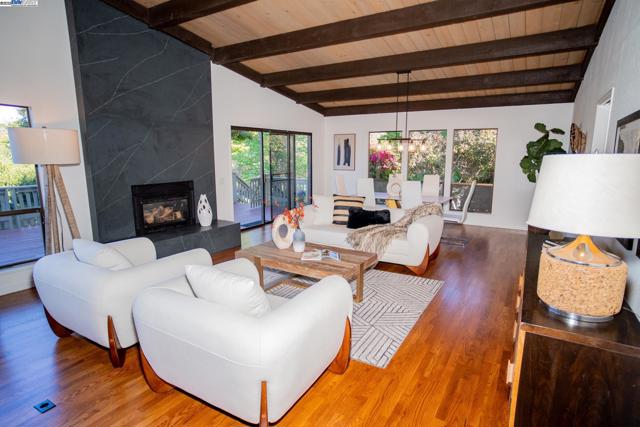 4732 Mira Vista Drive, Castro Valley CA: https://media.crmls.org/mediaz/d90542ee-a8d3-44ad-84d8-1b45bf087140.jpg