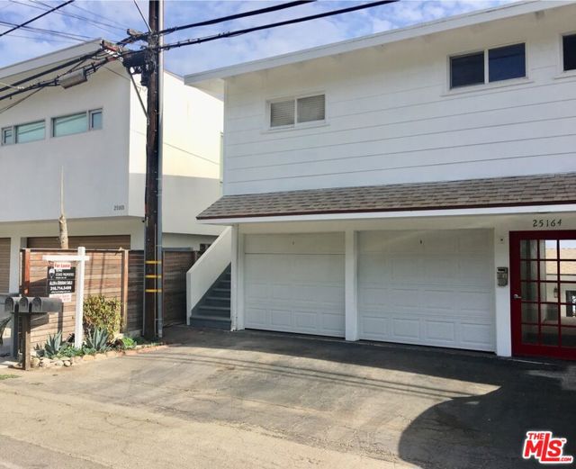25164 Malibu Road, Malibu CA: https://media.crmls.org/mediaz/d905bcf3-da88-4cef-b949-6d7eb2f88f18.jpg