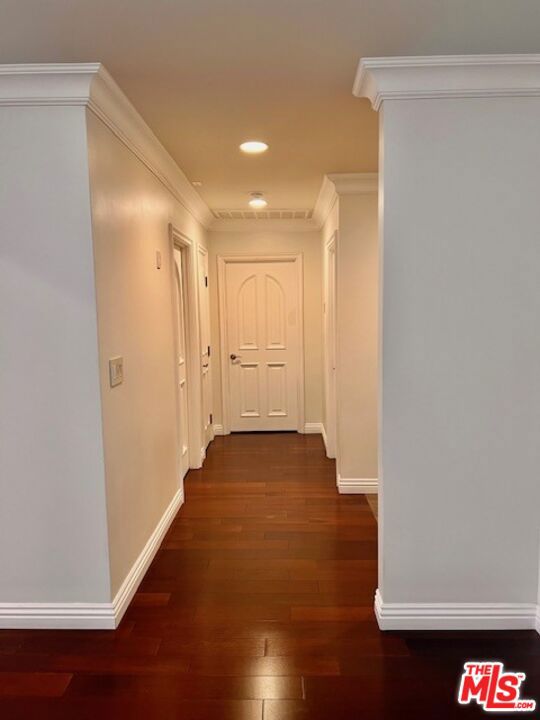 1880 Veteran Avenue, Los Angeles CA: https://media.crmls.org/mediaz/d905ea72-6210-4667-8227-db368e7f4b5a.jpg